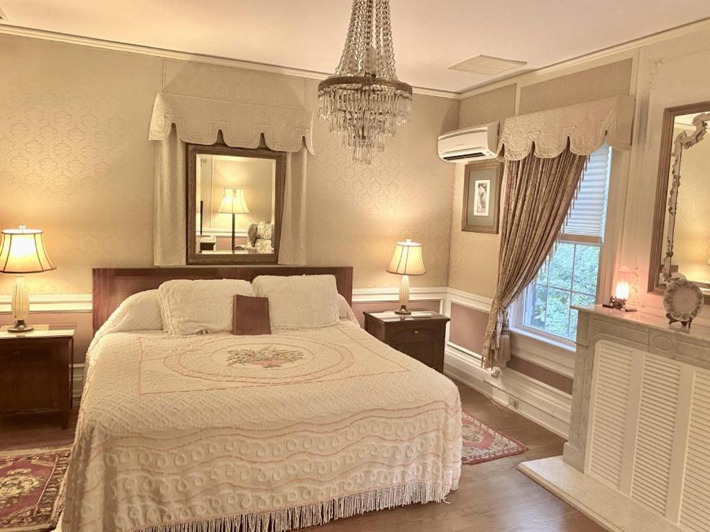 The Melange Inn Hendersonville Exterior photo