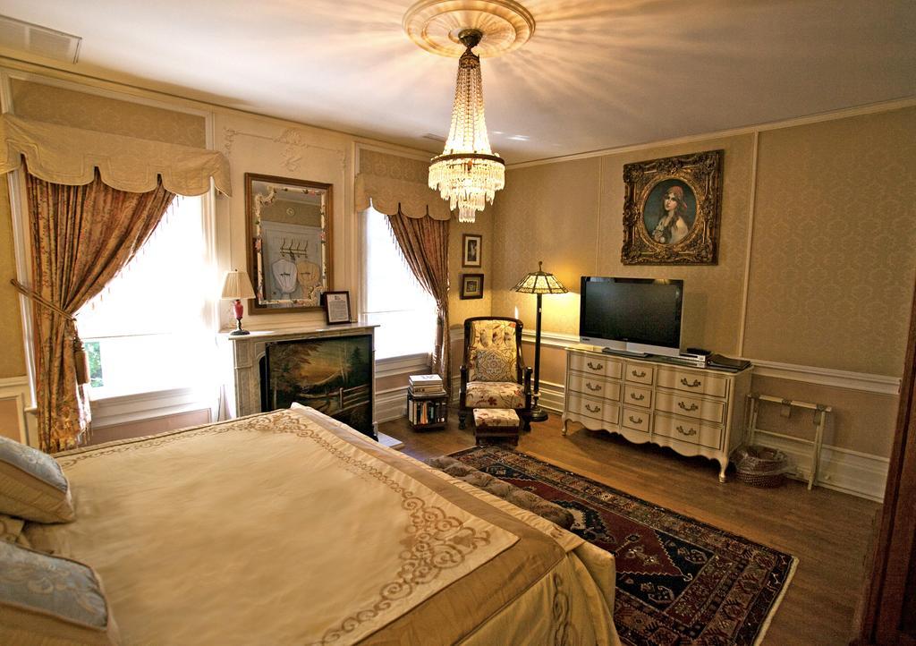 The Melange Inn Hendersonville Exterior photo